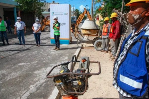 INICIAN CONSTRUCCIÓN DE BANQUETAS Y GUARNICIONES EN PUERTO MORELOS