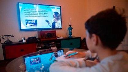 Desde casa y por TV, millones de alumnos inician nuevo ciclo escolar