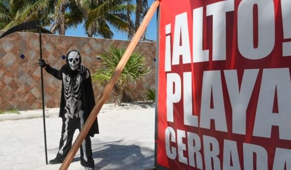 RECORRE MUERTE LA PLAYA DE PUERTO MORELOS; ADVERTÍA A LOS PASEANTES QUE CON EL COVID NO SE JUEGA