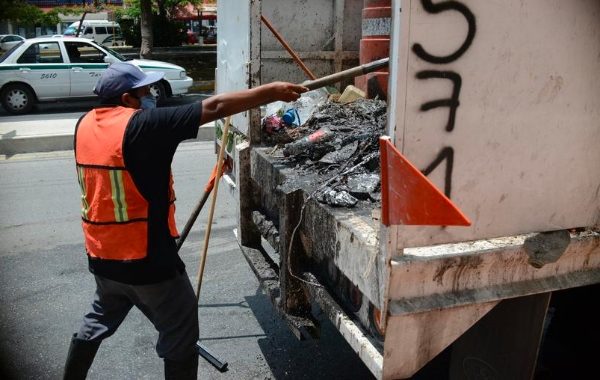 Temporada de huracanes: limpian calles de Cancún ante inminente llegada de tormenta tropical