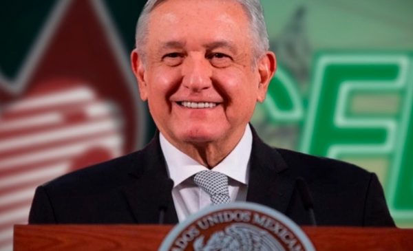 Reformaría AMLO la Constitución para rescatar Pemex y CFE