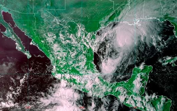 Tormenta tropical Beta pone en alerta a cinco estados de México