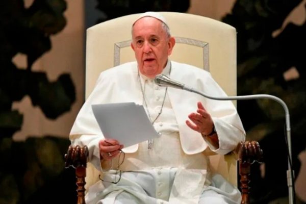 Aprueba papa Francisco uniones entre parejas del mismo sexo; “las personas homosexuales tienen derecho a estar en familia”; dice