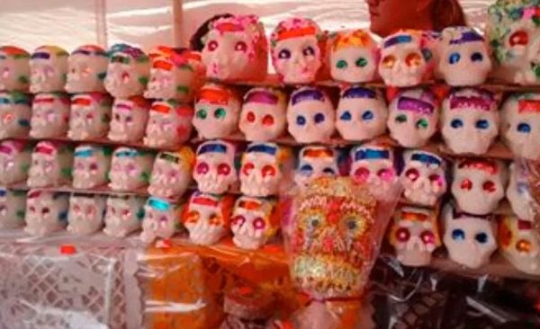 Día de Muertos: Mercados populares y tianguis registraron buena afluencia de visitantes