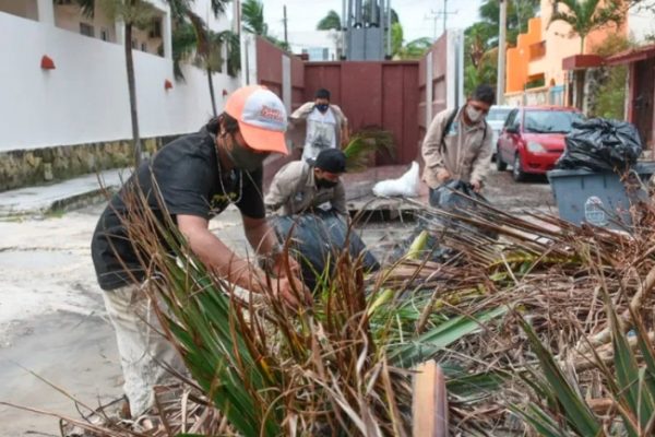 Mantienen operativo de limpieza y recuperación en Puerto Morelos tras el paso de fenómenos meteorológicos