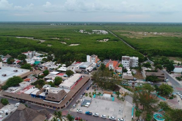 Tumba Semarnat proyecto hotelero en bahía Petempich