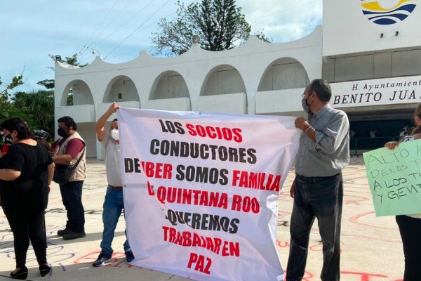 Denuncian choferes de Uber reinicio de cacería a manos de los taxistas