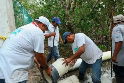 A marchas forzadas Capa realiza trabajos para abastecer de agua a Holbox