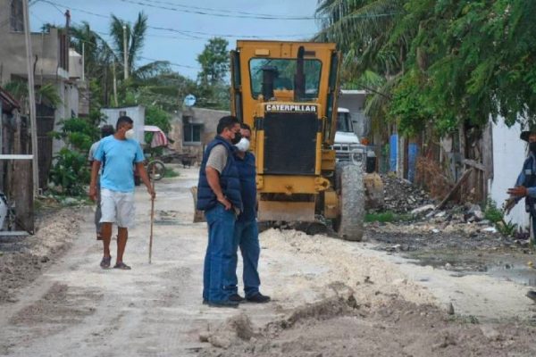 Inicia gobierno de Laura Fernández mejoramiento de terracerías en la Fe y Tierra Nueva