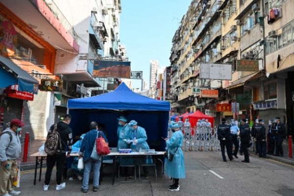 Hong Kong aísla uno de los barrios más pobres para frenar la pandemia