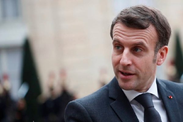 Emmanuel Macron, sorprendió a todos por su reacción a un asistente