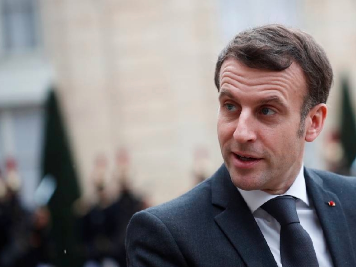Emmanuel Macron, sorprendió a todos por su reacción a un asistente