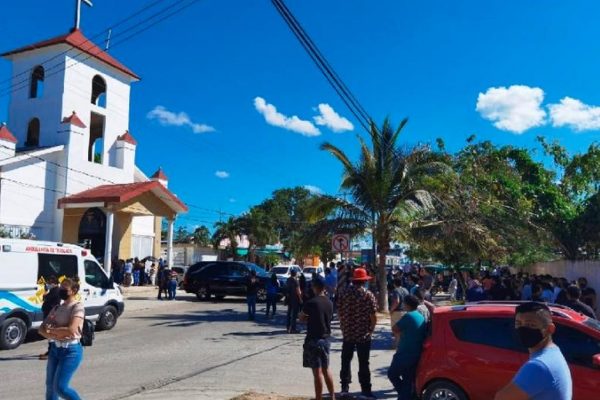 Dan multitudinaria despedida a Nacho Sánchez en Leona Vicario