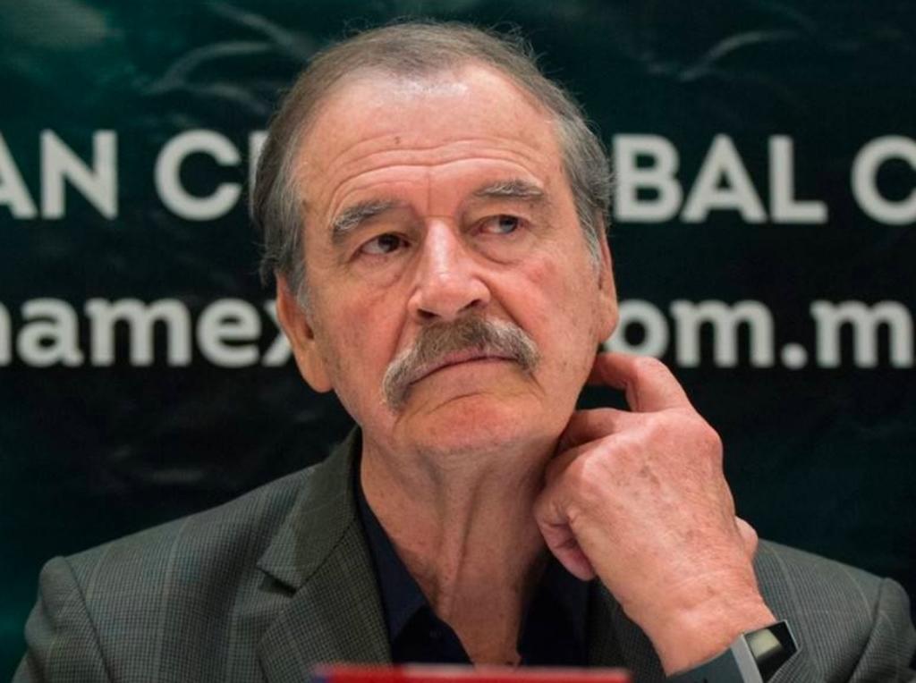 Vicente Fox es exhibido por escribir mal la palabra “Siervos”