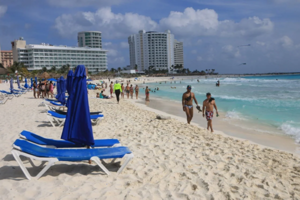 La ola de violencia en la Riviera Maya no afecta el turismo, asegura Carlos Joaquín, gobernador de Quintana Roo