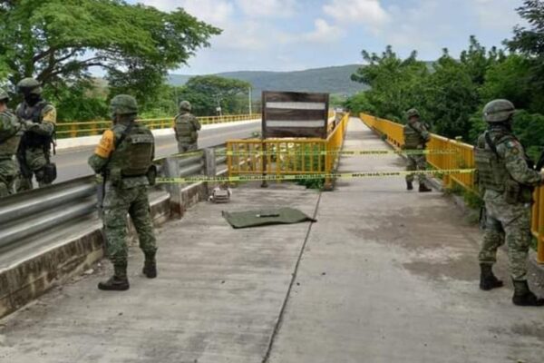 FGR decomisa arsenal sobre la carretera Panamericana