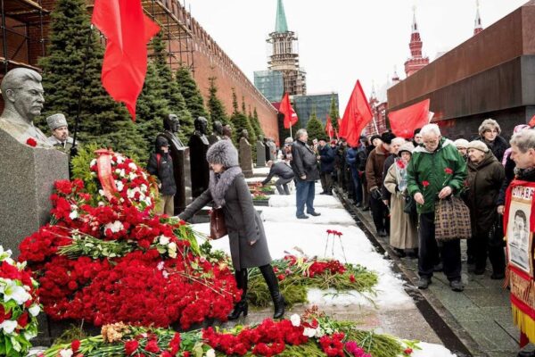 Rusia ilegaliza Memorial, la ONG que investiga los crímenes de Stalin