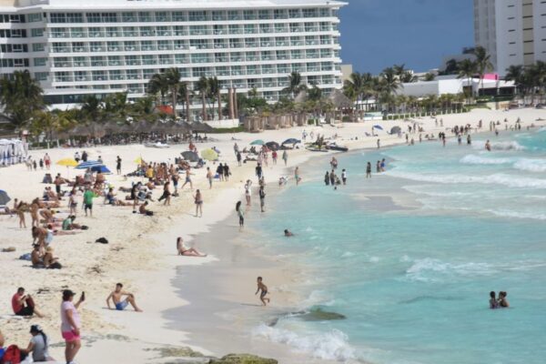 Llegan más de 380 mil turistas a Quintana Roo