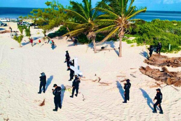 Mega desalojo de invasores en playas de Isla Blanca