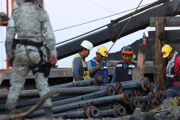 Perforarán cinco nuevos pozos para salvar a 10 mineros mexicanos atrapados