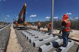 Finaliza desembarque de 20 toneladas de piedra porfirita para el Tren Maya en Puerto Morelos