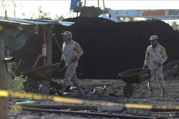 México: inundación en pozos dificulta rescate de mineros