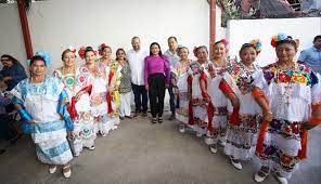 Convive Blanca Merari con mujeres croquistas de Puerto Morelos