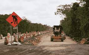 Prohíben camino para obras del Tren