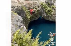 Abuela se lanza a cenote y causa revuelo en redes