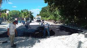 REALIZA GOBIERNO DE PUERTO MORELOS TRABAJOS DE BACHEO EN 220 METROS CUADRADOS DE VIALIDADES