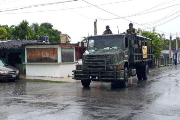 El personal del ejército brindo apoyó a la ciudadanía afectada por fuertes lluvias