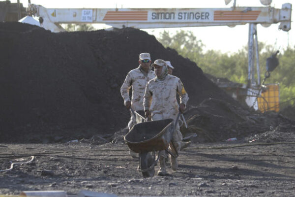 Evalúan nuevas opciones para rescate de mineros en México