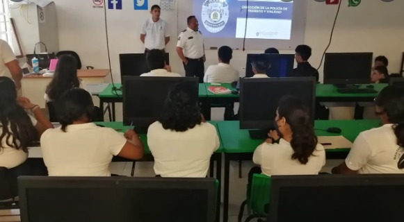 Puerto Morelos: Imparten curso de educación vial en Colegio de Bachilleres