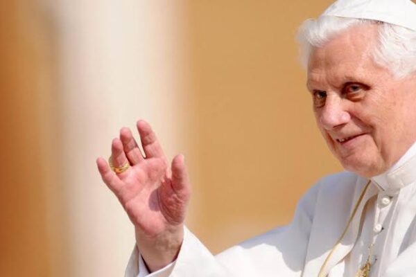 Fallece Benedicto XVI