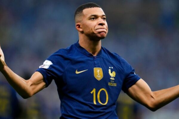 Kylian Mbappé minimiza ataques de "Dibu" Martínez