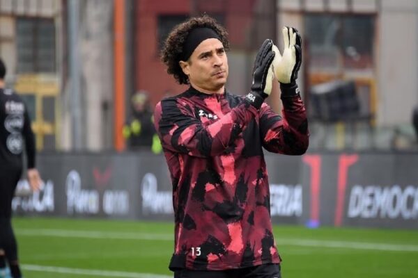 Memo Ochoa vuelve a brillar en la Serie A