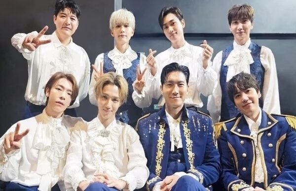 Super Junior visitan Centro Histórico de la CDMX y comen tacos