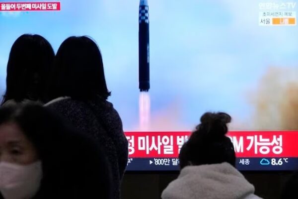 Corea del Norte lanza misil de largo alcance