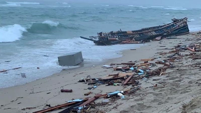 Al menos 62 migrantes mueren tras naufragar en la costa sur de Italia