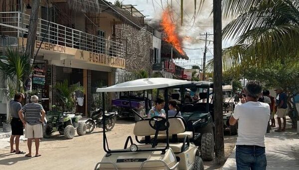 Pizzería y la Casa de la Cultura de Holbox se incendian