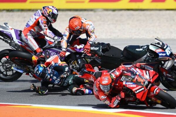 Marc Márquez provoca peligroso accidente en Moto GP