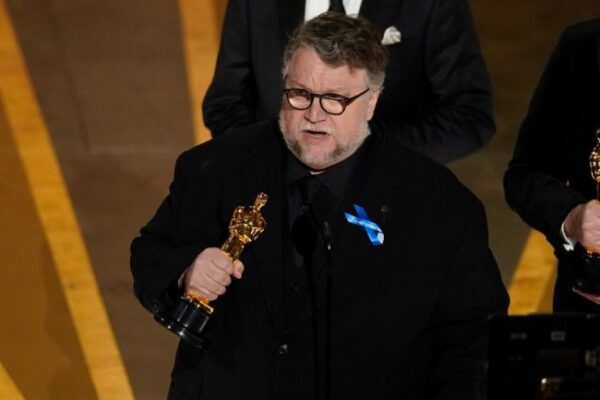 Guillermo del Toro recibió el Oscar a Mejor Película Animada por &quot;Pinocho&quot;