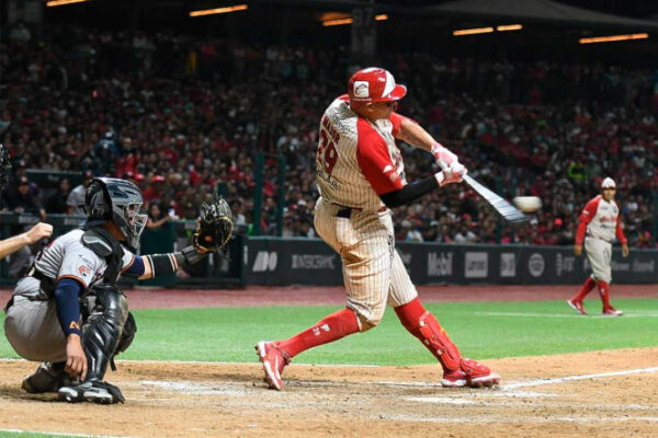 Espectacular voltereta de Diablos para vencer a Tigres