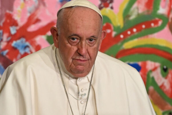 ¡Noticia impactante! El Papa Francisco es hospitalizado de emergencia para someterse a una operación inesperada