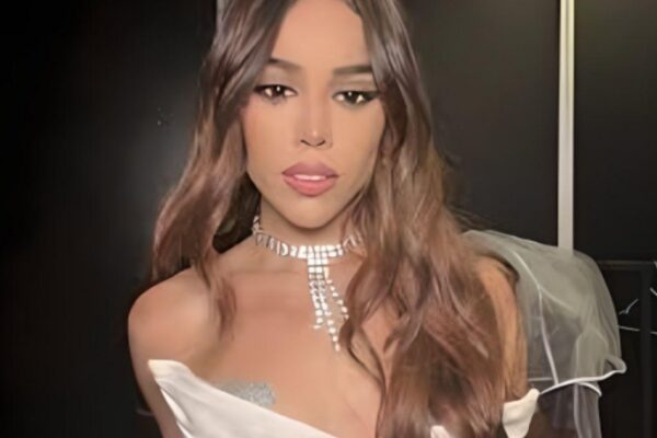 "¡Escándalo! Danna Paola expuesta en un inesperado y vergonzoso acto: ¡Descubre por qué compró un bulto del mercado y qué se esconde detrás de esta polémica compra!"