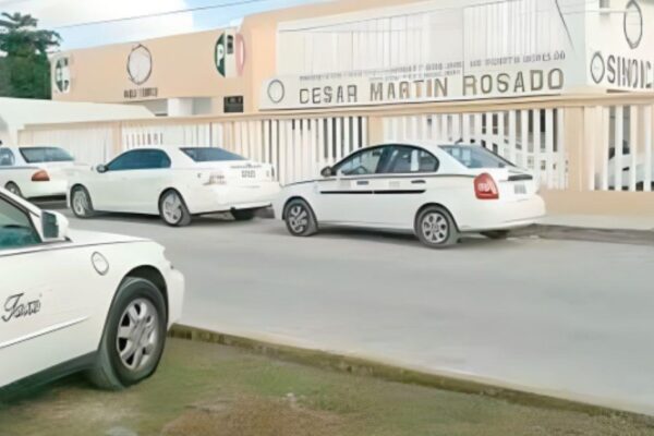 Entregan paradero de taxis en Casco Antiguo de Puerto Morelos