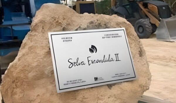 Colocan primera piedra de Selva Escondida ll