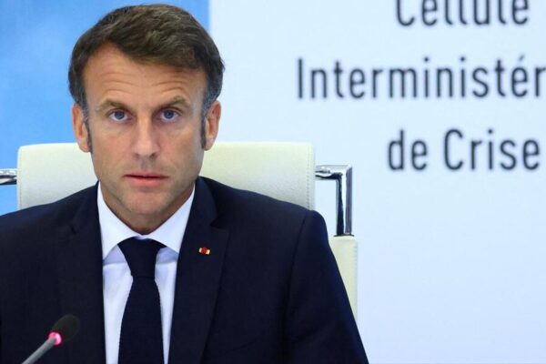 Macron señala a TikTok y los videojuegos como los culpables detrás de las caóticas manifestaciones en Francia.