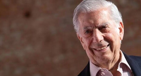 ¡Preocupacióin!  Mario Vargas Llosa vuelve a contagiarse de COVID-19