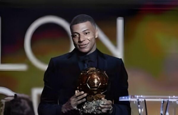 "¡Escandaloso! Mbappé revela el oscuro secreto detrás del Balón de Oro mientras critica al PSG"